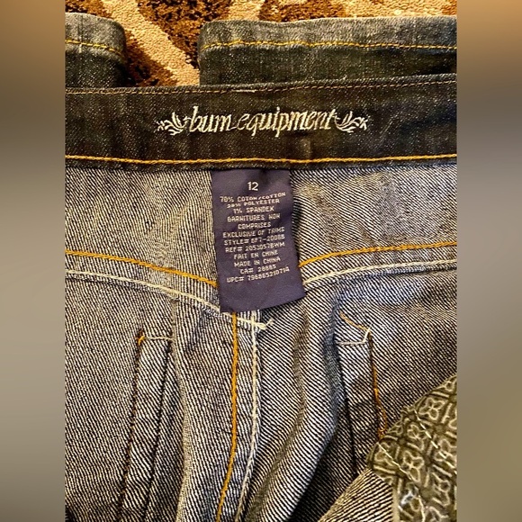 ✅Y2K, B.u.m Equipment jeans 👖w/ stretch, front & back pocket.  💙 - Picture 4 of 6